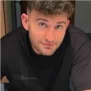 Estudiante de ingeniería habituado a explicar conceptos a compañeros